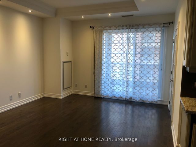 612 - 21 Burkebrook Pl