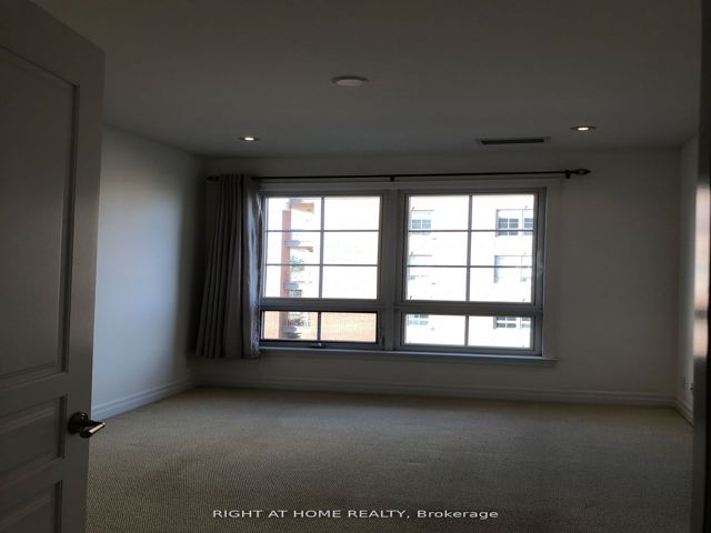 612 - 21 Burkebrook Pl