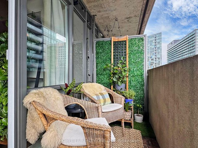 510 - 20 Joe Shuster Way