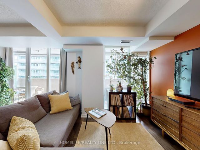 510 - 20 Joe Shuster Way