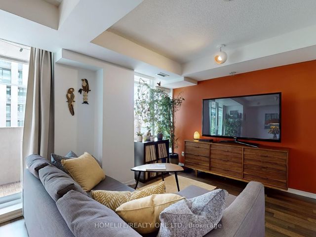 510 - 20 Joe Shuster Way