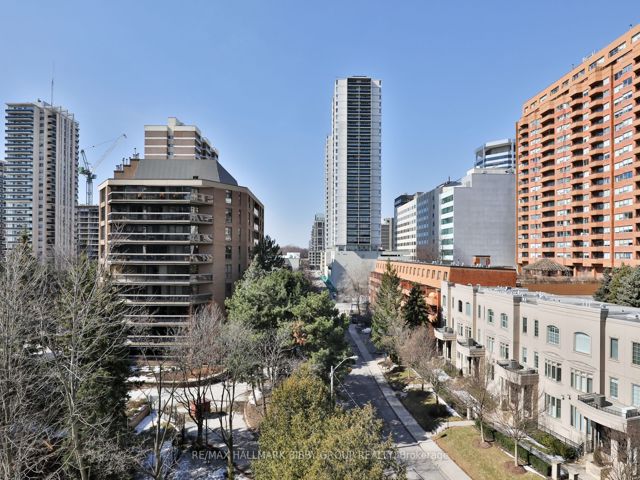 601 - 20 Avoca Ave