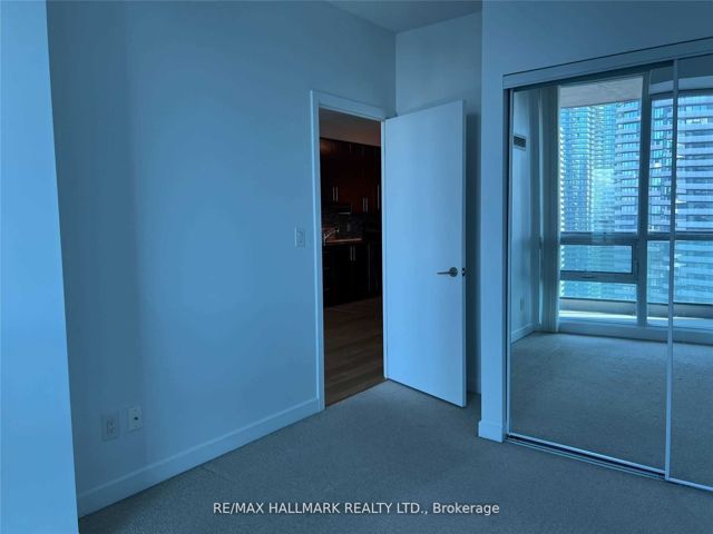 4013 - 33 Bay St