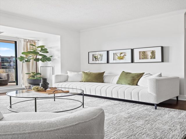 618 - 11 William Carson Cres