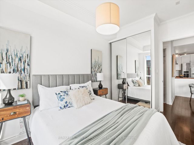 618 - 11 William Carson Cres