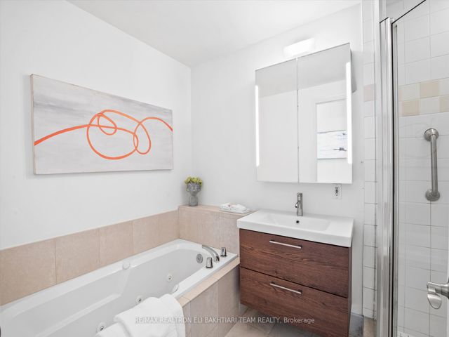 618 - 11 William Carson Cres