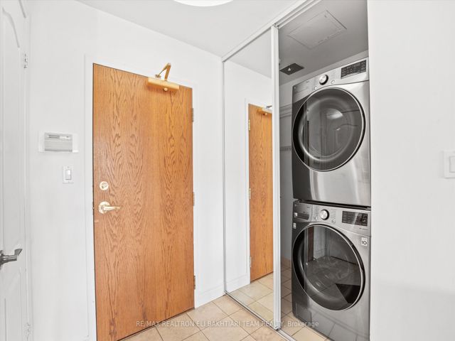 618 - 11 William Carson Cres