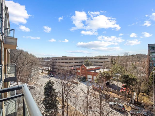 618 - 11 William Carson Cres