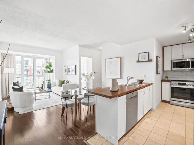 618 - 11 William Carson Cres