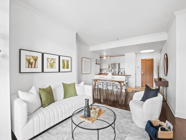 618 - 11 William Carson Cres