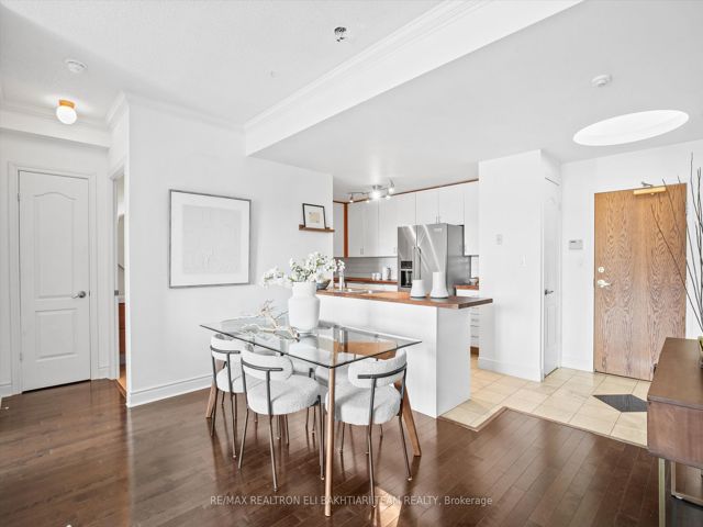 618 - 11 William Carson Cres