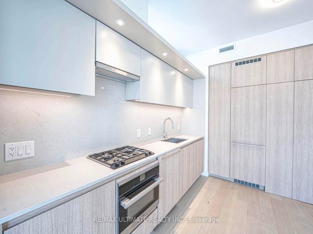 907 - 81 Wellesley St E