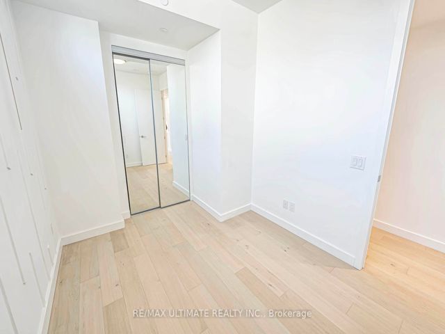 907 - 81 Wellesley St E