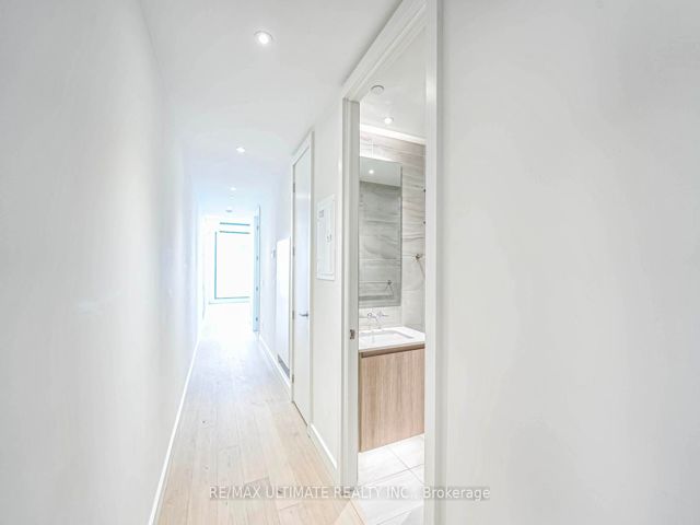 907 - 81 Wellesley St E