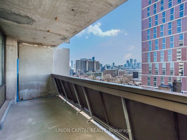 904 - 720 Spadina Ave