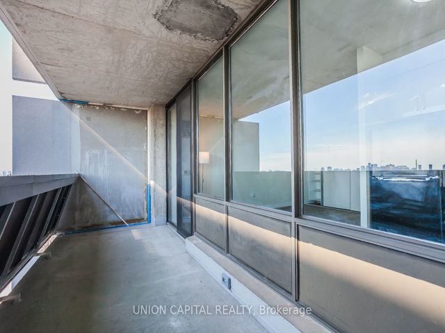 904 - 720 Spadina Ave
