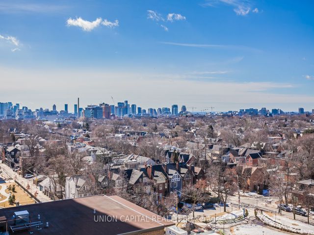 904 - 720 Spadina Ave