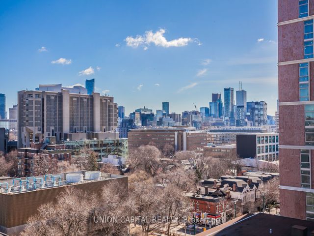 904 - 720 Spadina Ave