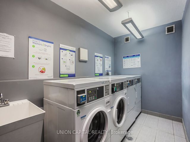 904 - 720 Spadina Ave