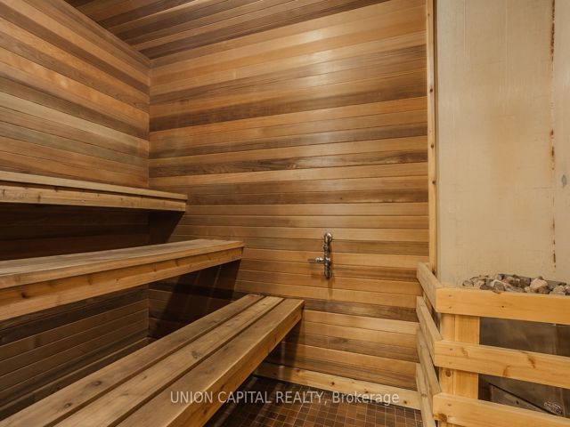 904 - 720 Spadina Ave