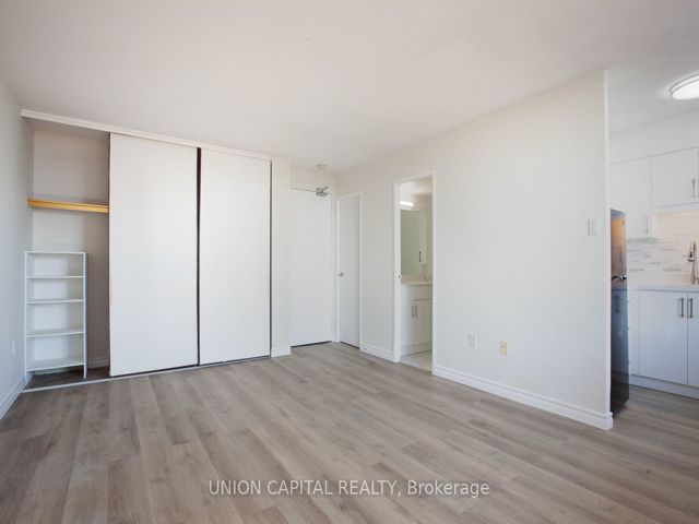 904 - 720 Spadina Ave