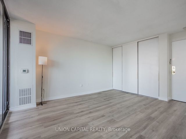 904 - 720 Spadina Ave