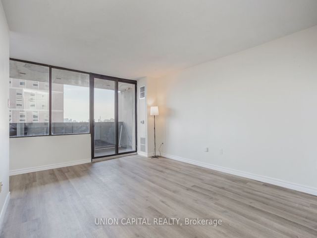 904 - 720 Spadina Ave