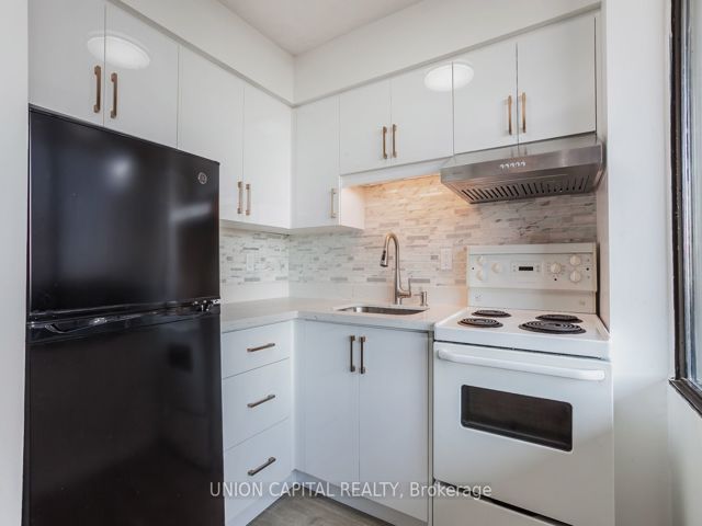 904 - 720 Spadina Ave