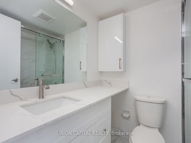 904 - 720 Spadina Ave