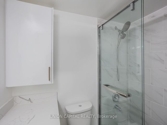 904 - 720 Spadina Ave