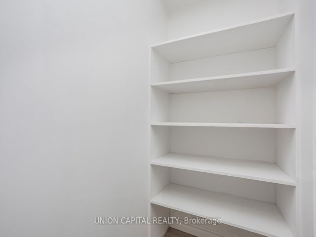 904 - 720 Spadina Ave