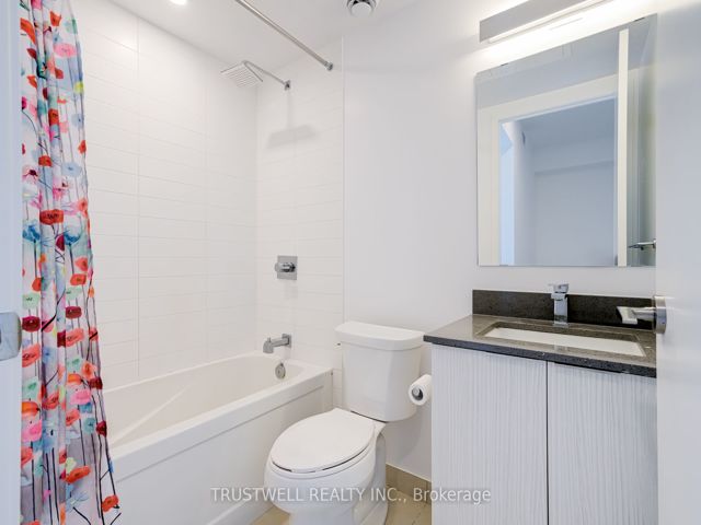 5208 - 501 Yonge St