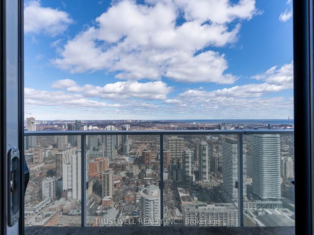 5208 - 501 Yonge St