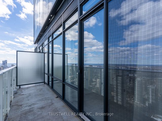 5208 - 501 Yonge St