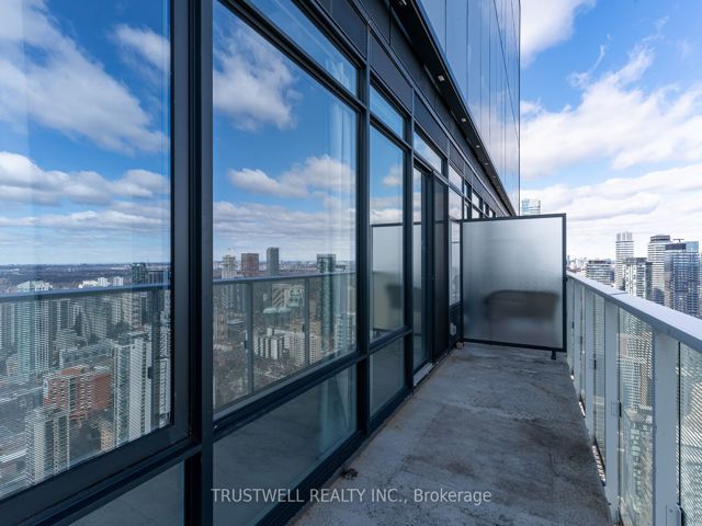 5208 - 501 Yonge St