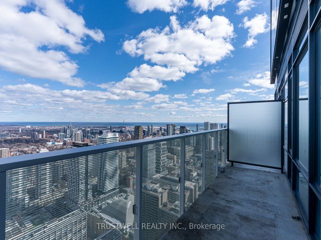 5208 - 501 Yonge St