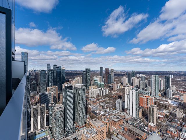 5208 - 501 Yonge St