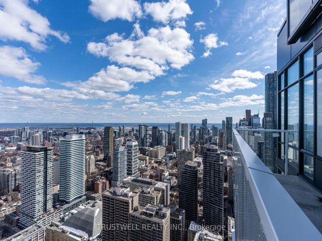 5208 - 501 Yonge St