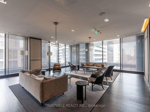 5208 - 501 Yonge St
