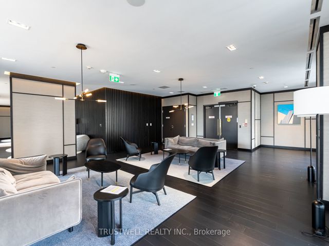 5208 - 501 Yonge St