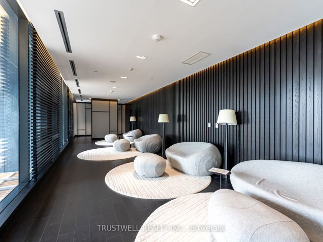 5208 - 501 Yonge St