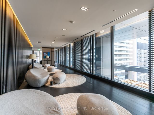 5208 - 501 Yonge St