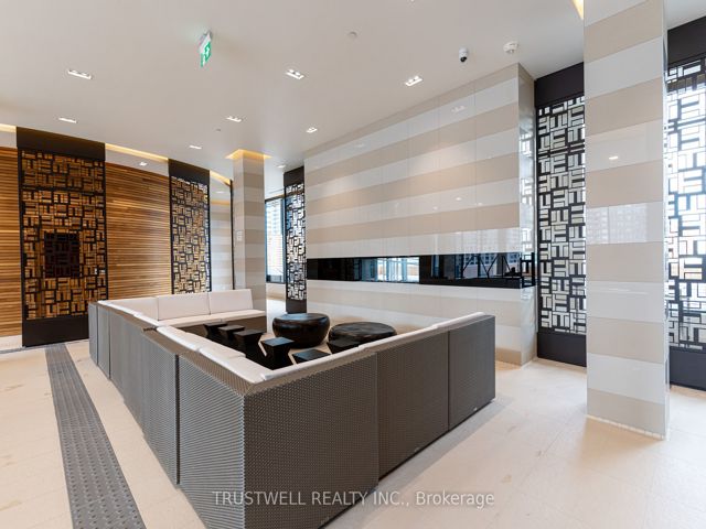 5208 - 501 Yonge St
