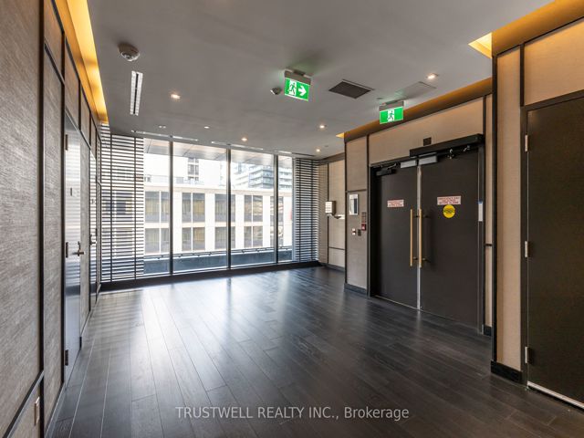5208 - 501 Yonge St