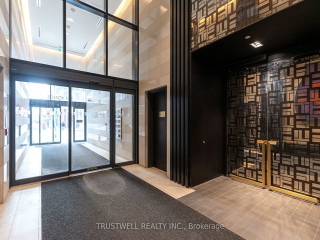 5208 - 501 Yonge St