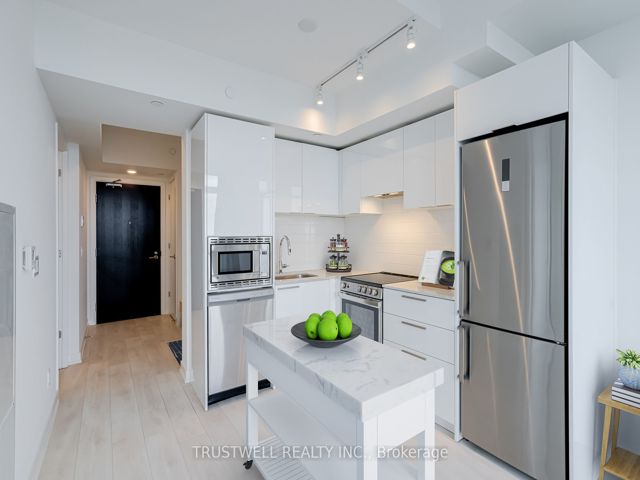 5208 - 501 Yonge St