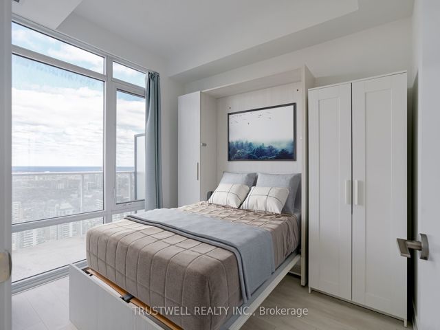 5208 - 501 Yonge St