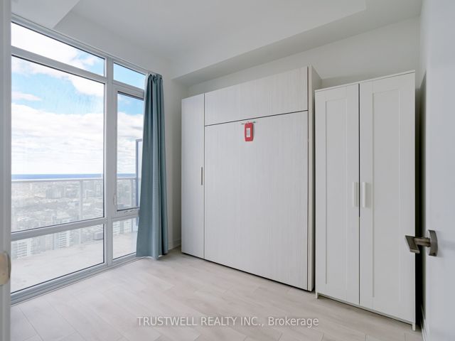 5208 - 501 Yonge St
