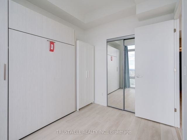5208 - 501 Yonge St