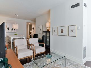 402 - 225 Davenport Rd